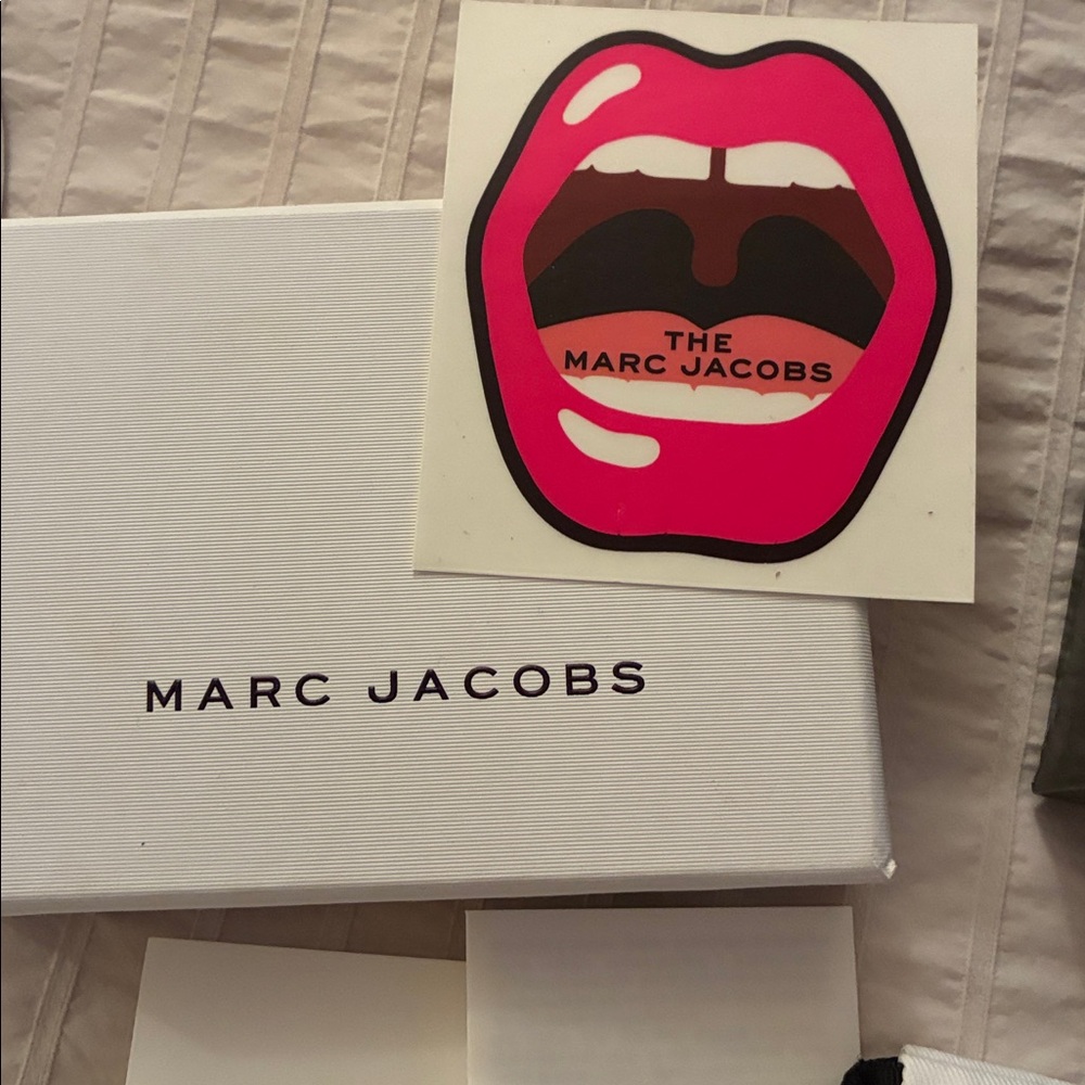 NEW Marc Jacobs Wallet - Picture 6 of 8